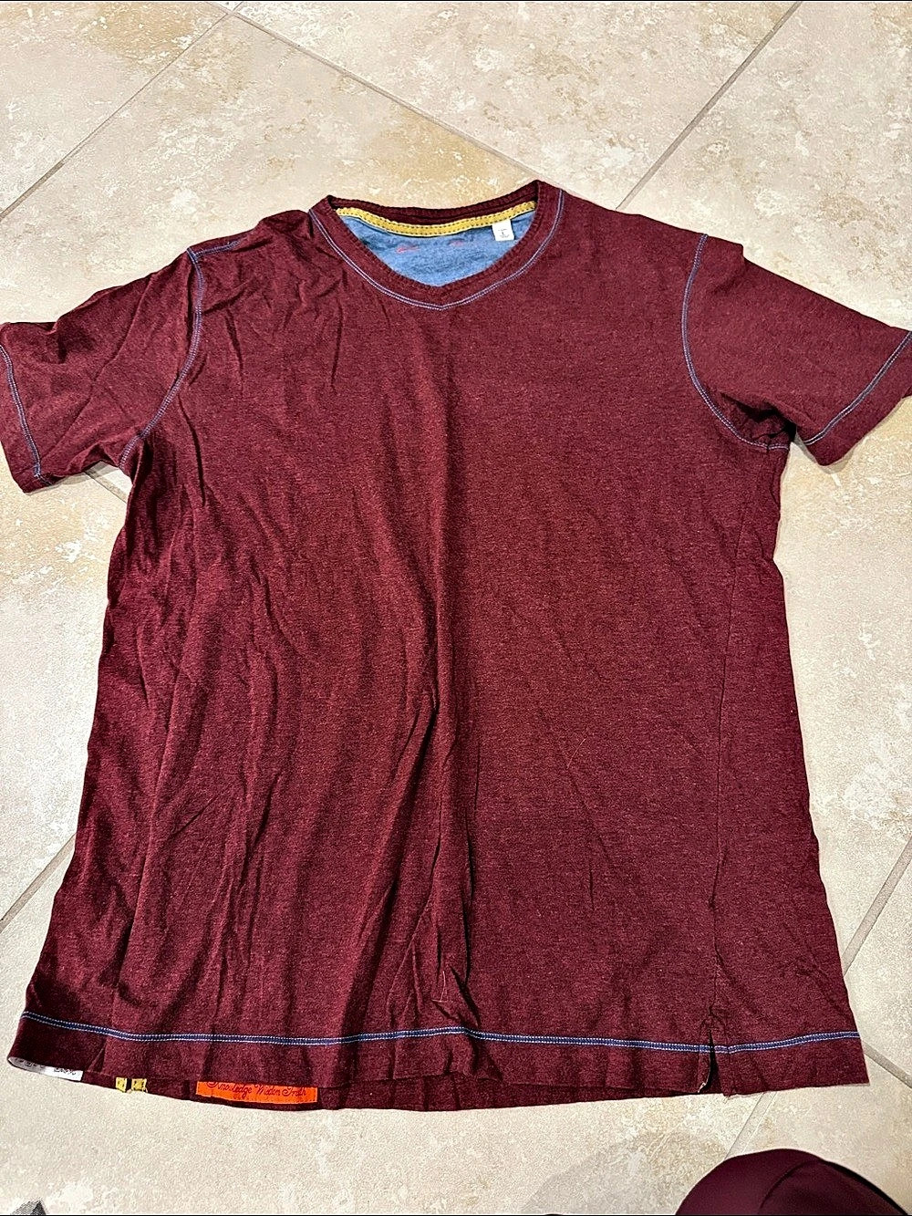 Robert graham Short Sleeve Tee Size Large in Burgundy